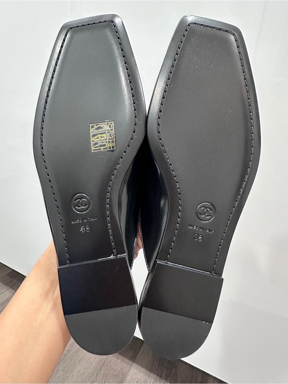 CHANEL NEW 2026 Black Patent Leather Slip-On Loafers SLIDES Gold CC HW size 38 - Picture 12 of 14